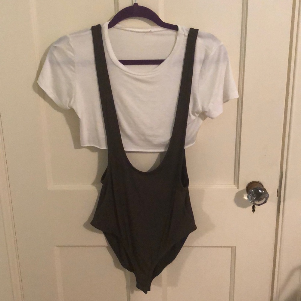 Tobi crop T-shirt with body suit